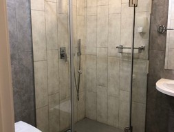 Душевые распашные 135°