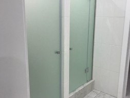 Душевые распашные 180°