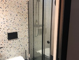 Душевые раздвижные 180°